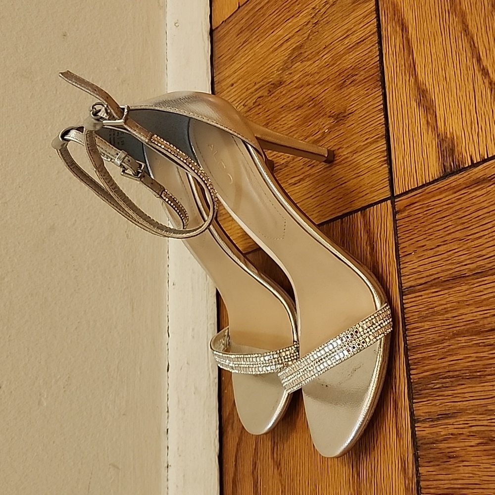 Preloved Silver Rhinestone heels - Picture 3 of 9